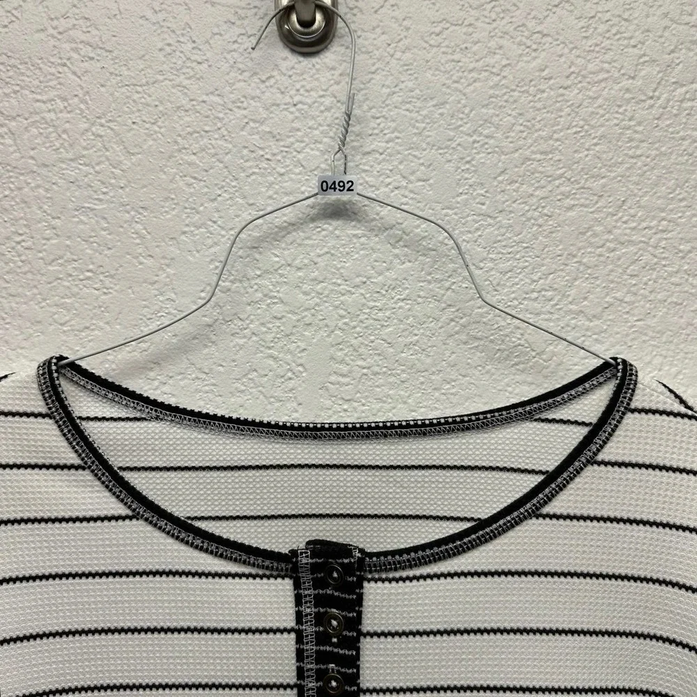 Women’s Sz Lg Long Sleeve Scoop Neck 1/4 Button Up Tee, V492 - Picture 8 of 8